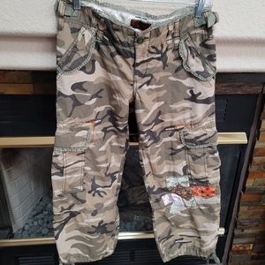 Miss Me Camo capri  cargo pants size Small